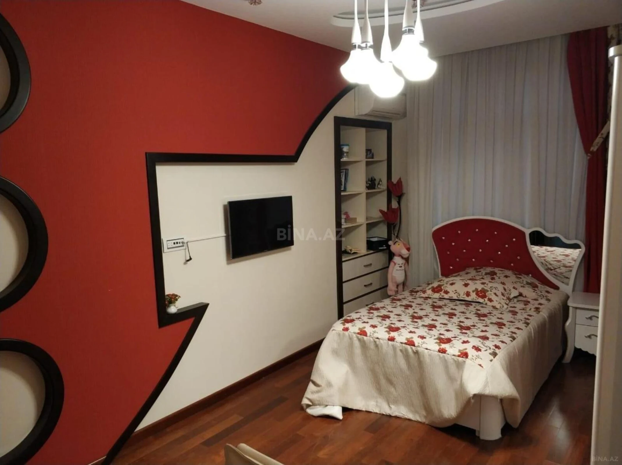 Kirayə verilir 4 otaqlı mənzil 195 m²
