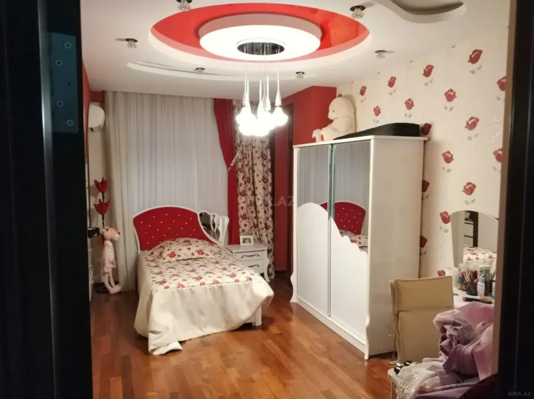 Kirayə verilir 4 otaqlı mənzil 195 m²