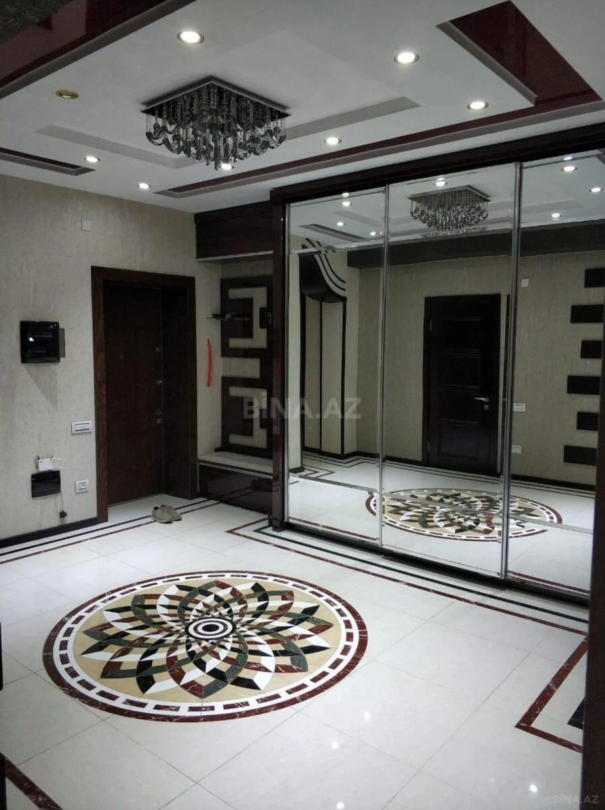Kirayə verilir 4 otaqlı mənzil 195 m²