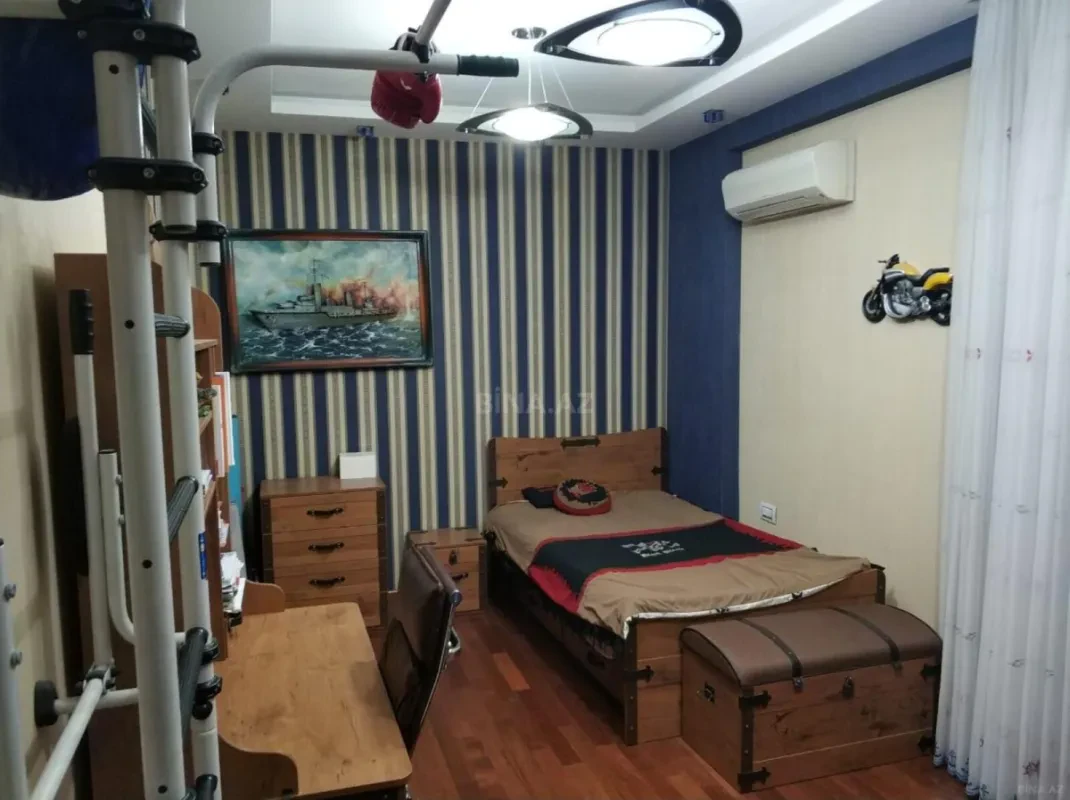 Kirayə verilir 4 otaqlı mənzil 195 m²