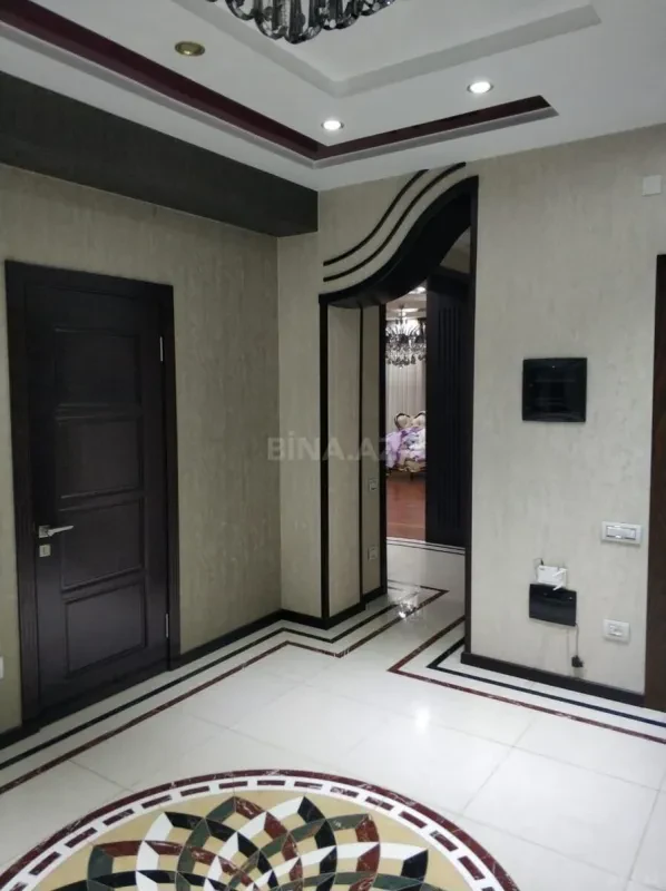 Kirayə verilir 4 otaqlı mənzil 195 m²