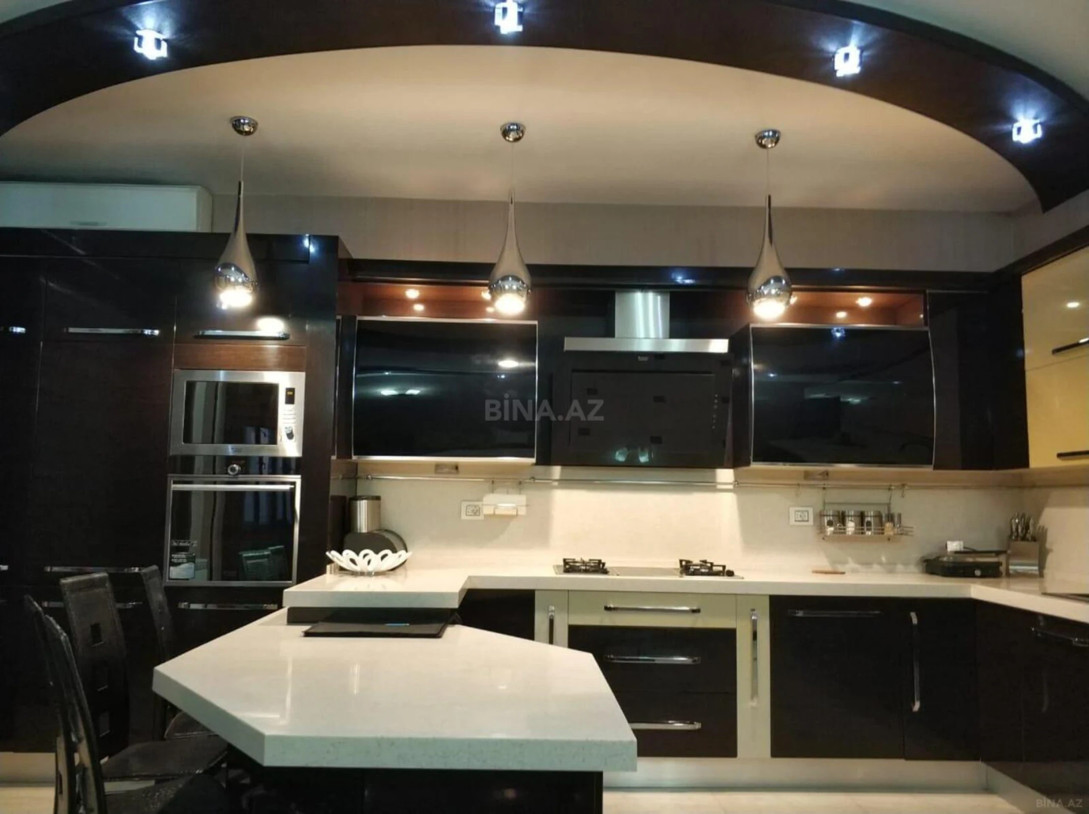 Kirayə verilir 4 otaqlı mənzil 195 m²