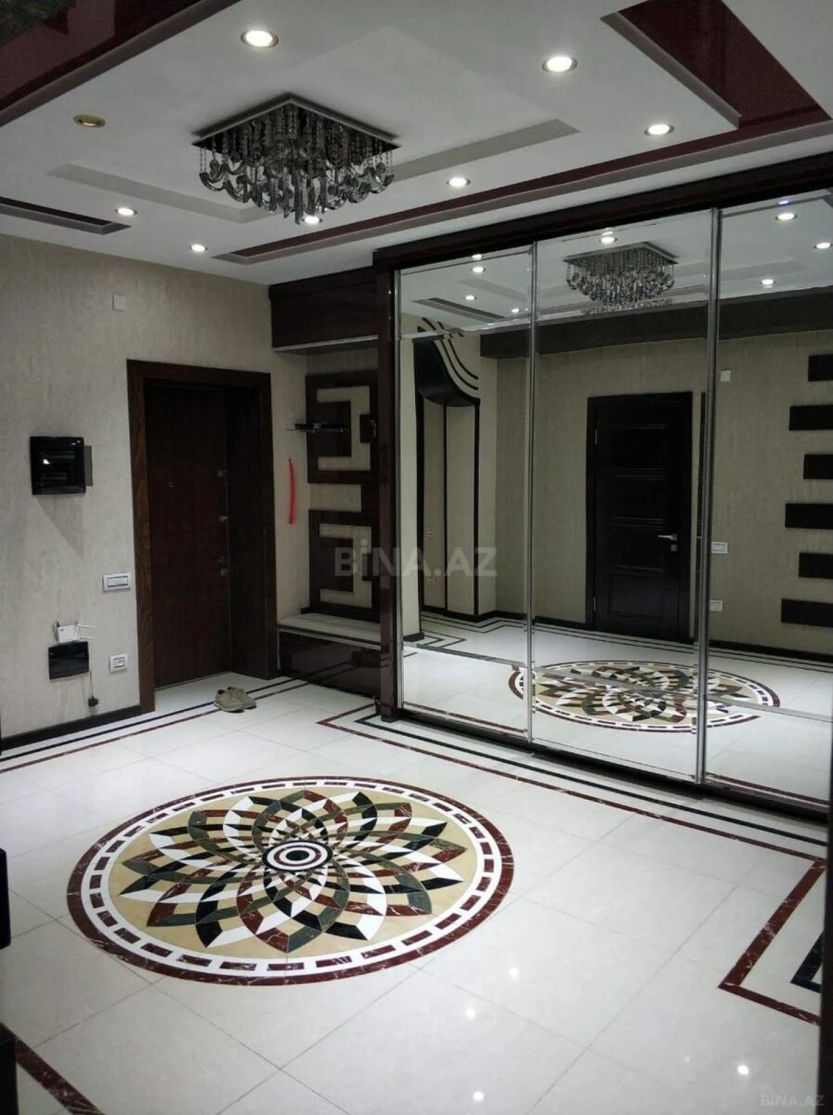 Kirayə verilir 4 otaqlı mənzil 195 m²