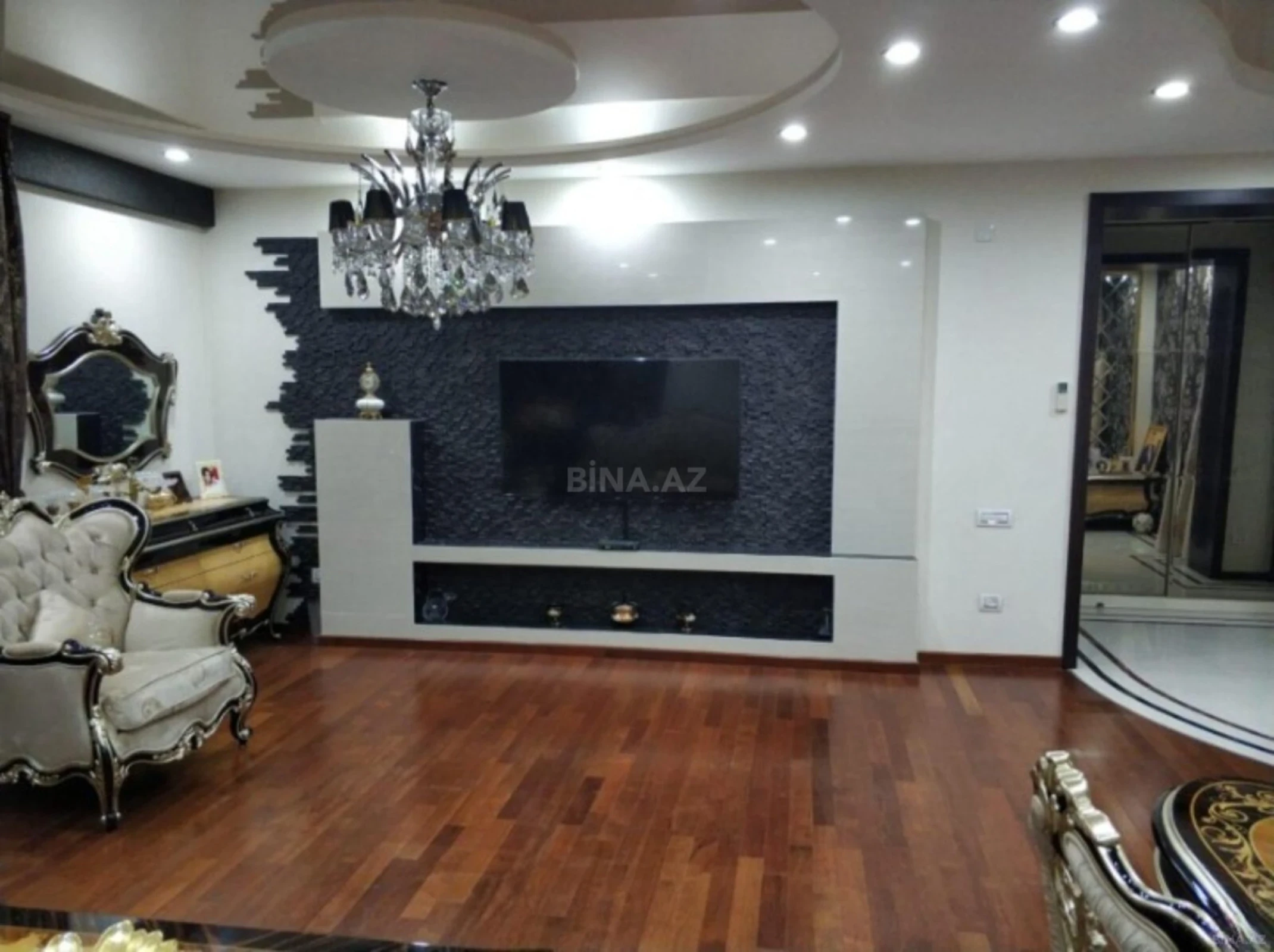 Kirayə verilir 4 otaqlı mənzil 195 m²