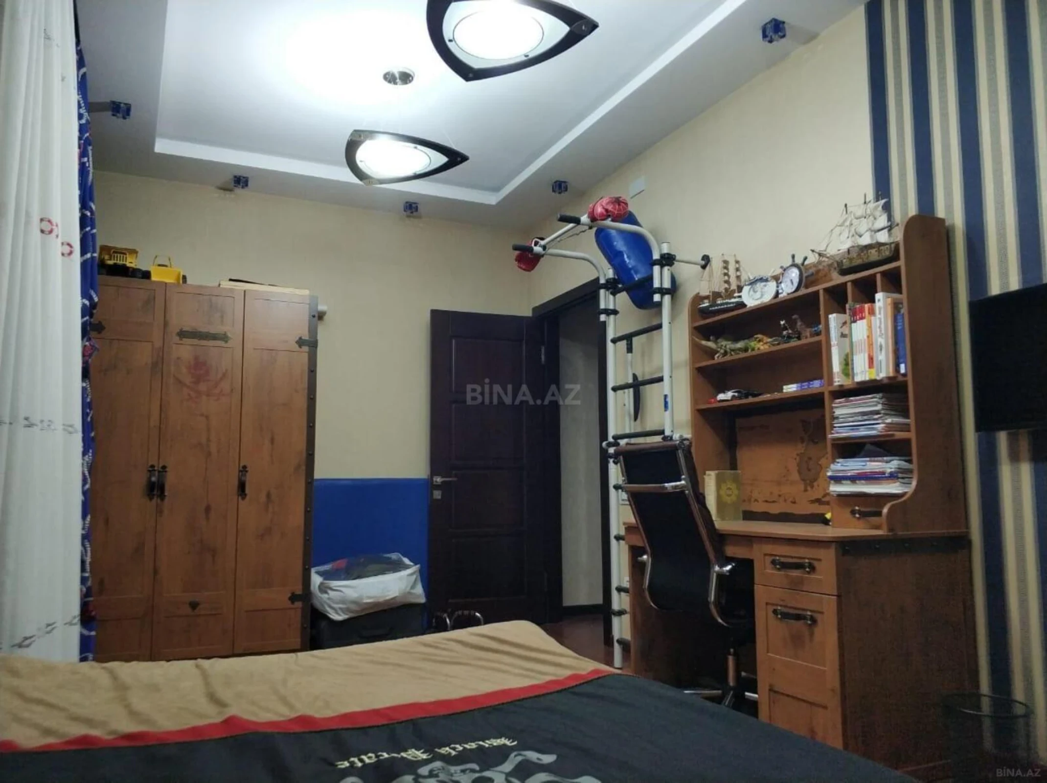 Kirayə verilir 4 otaqlı mənzil 195 m²