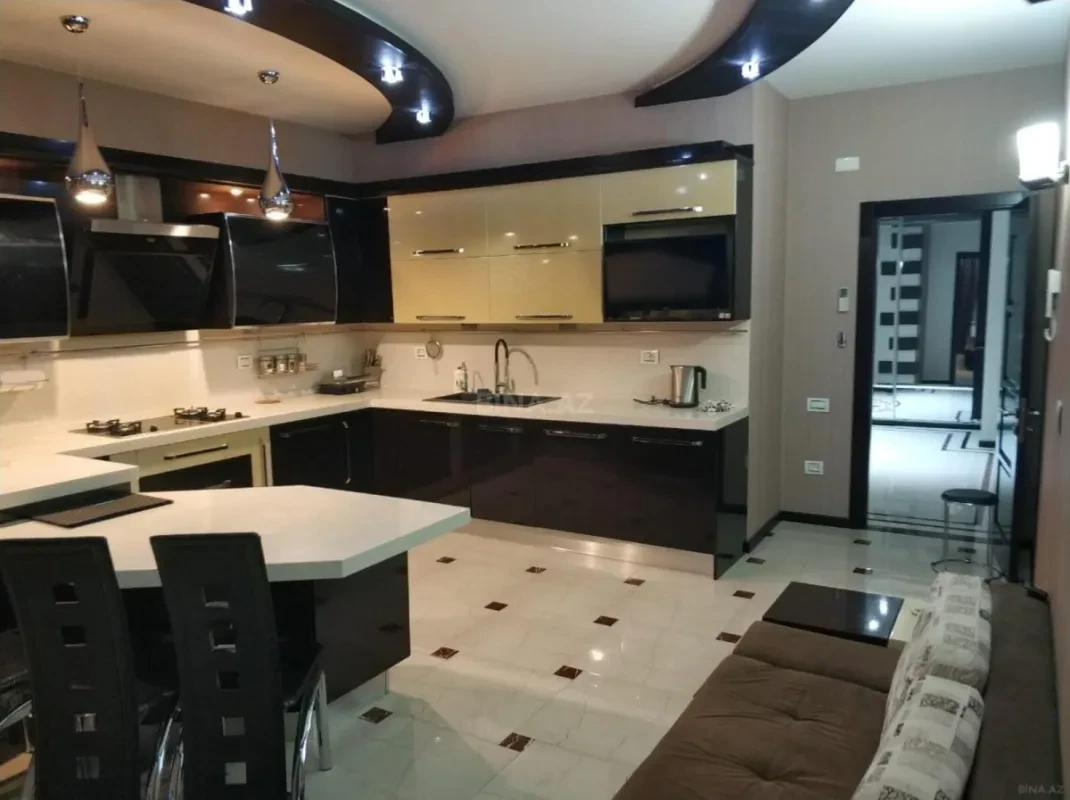 Kirayə verilir 4 otaqlı mənzil 195 m²