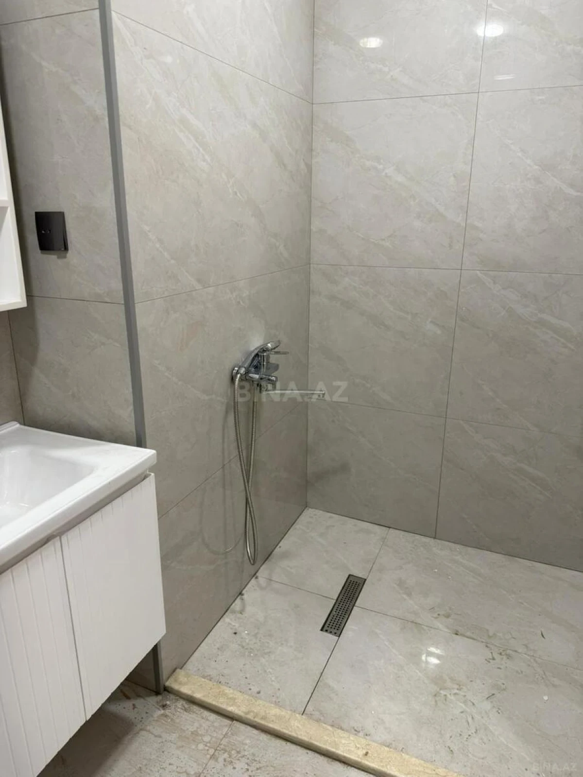 Satılır 2 otaqlı mənzil 63 m²