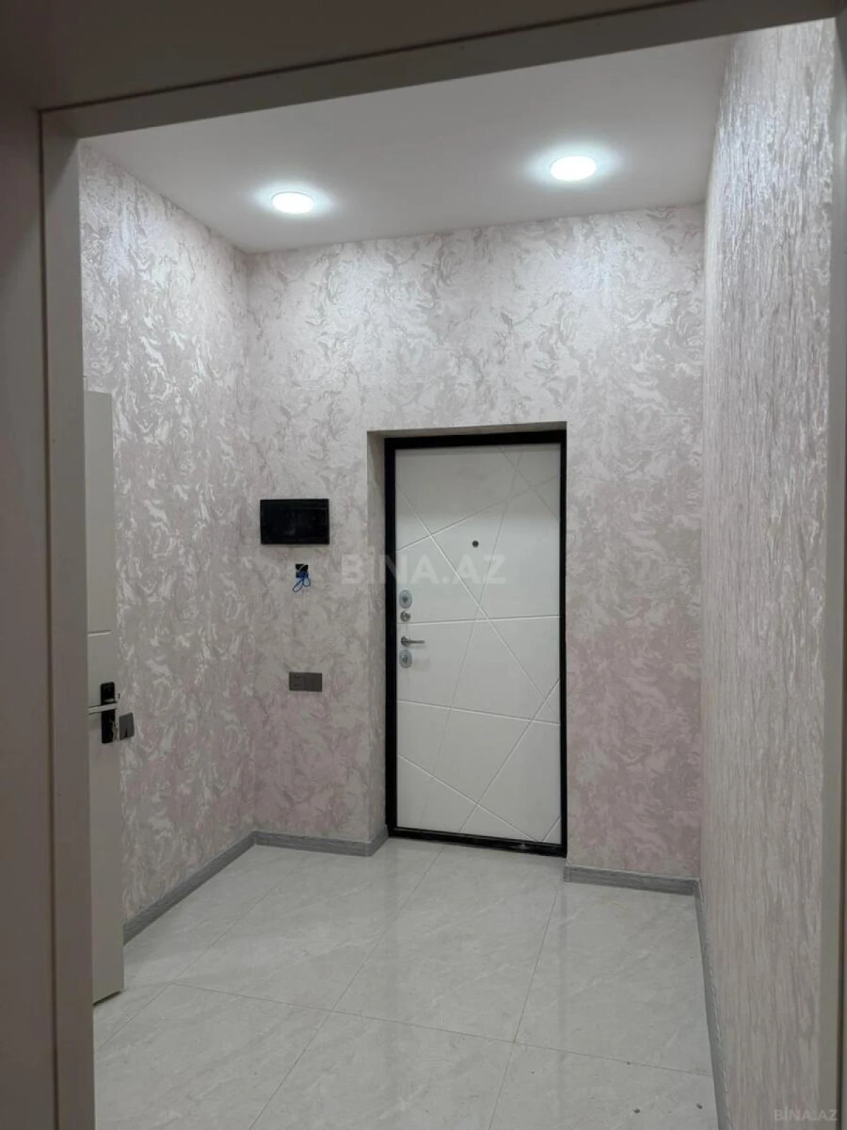 Satılır 2 otaqlı mənzil 63 m²