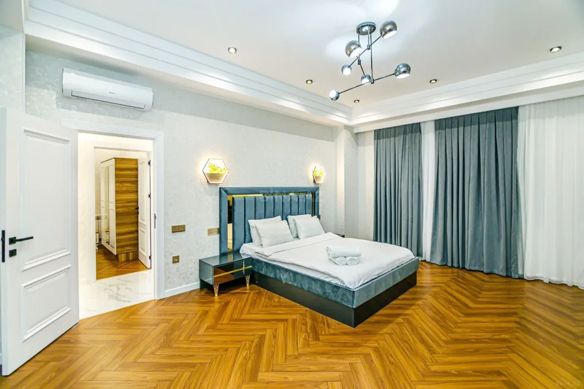Kirayə verilir 4 otaqlı mənzil 145 m²