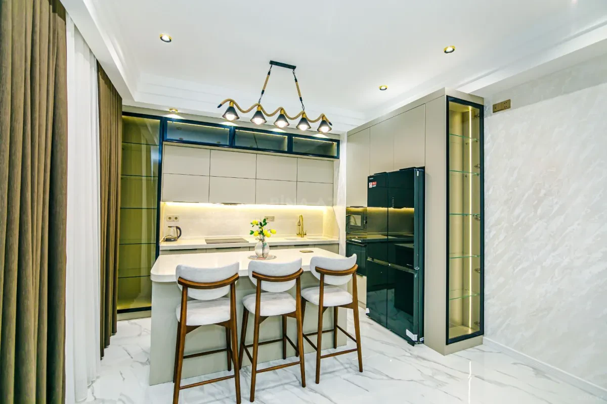 Kirayə verilir 4 otaqlı mənzil 145 m²