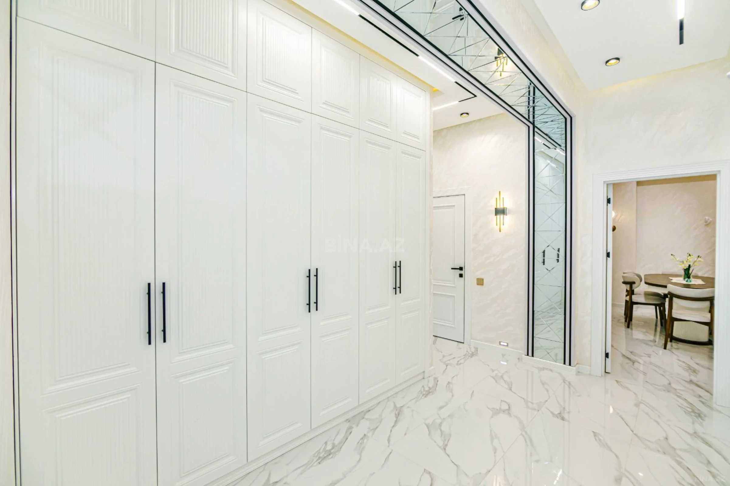 Kirayə verilir 4 otaqlı mənzil 145 m²