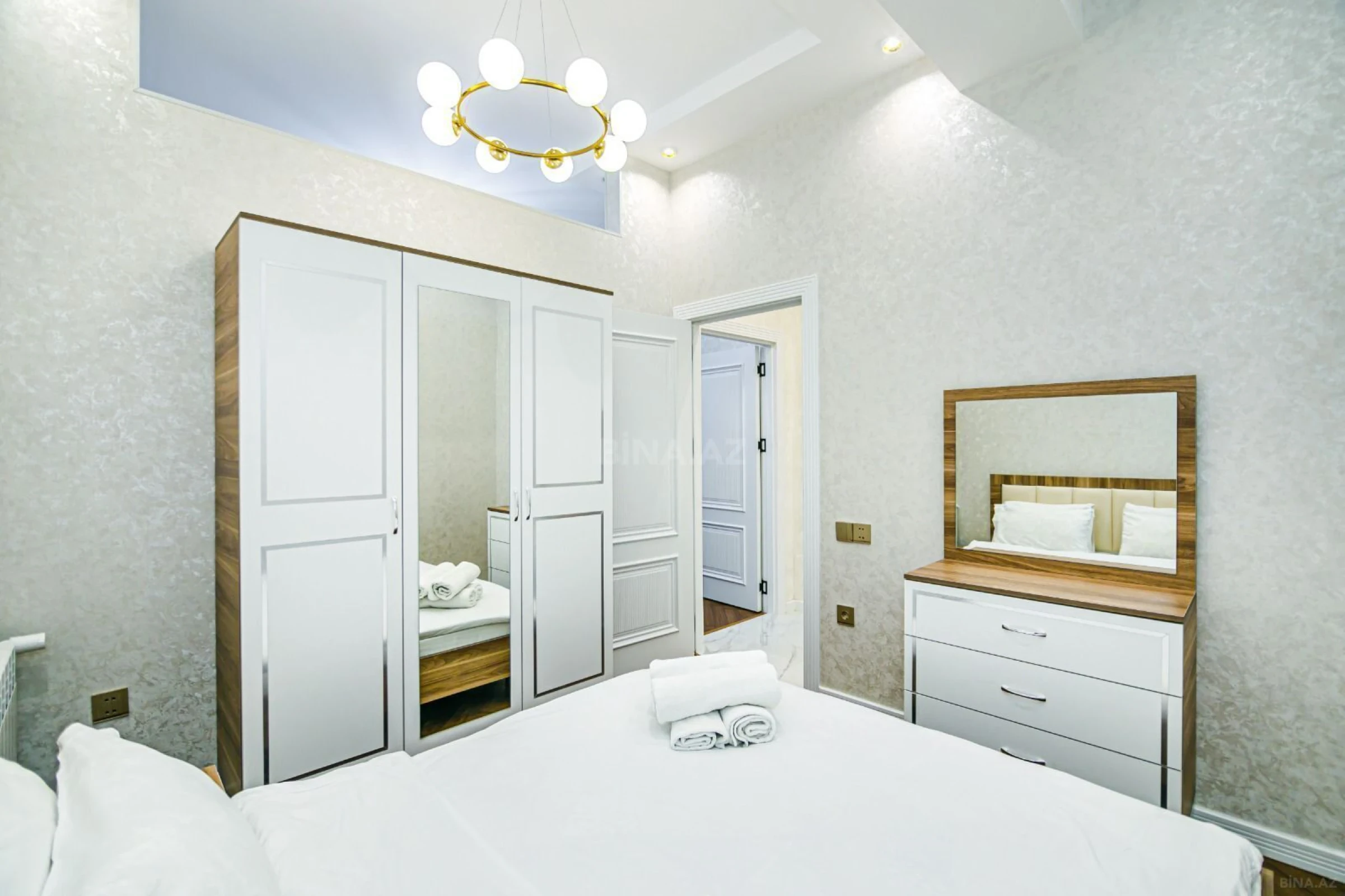 Kirayə verilir 4 otaqlı mənzil 145 m²