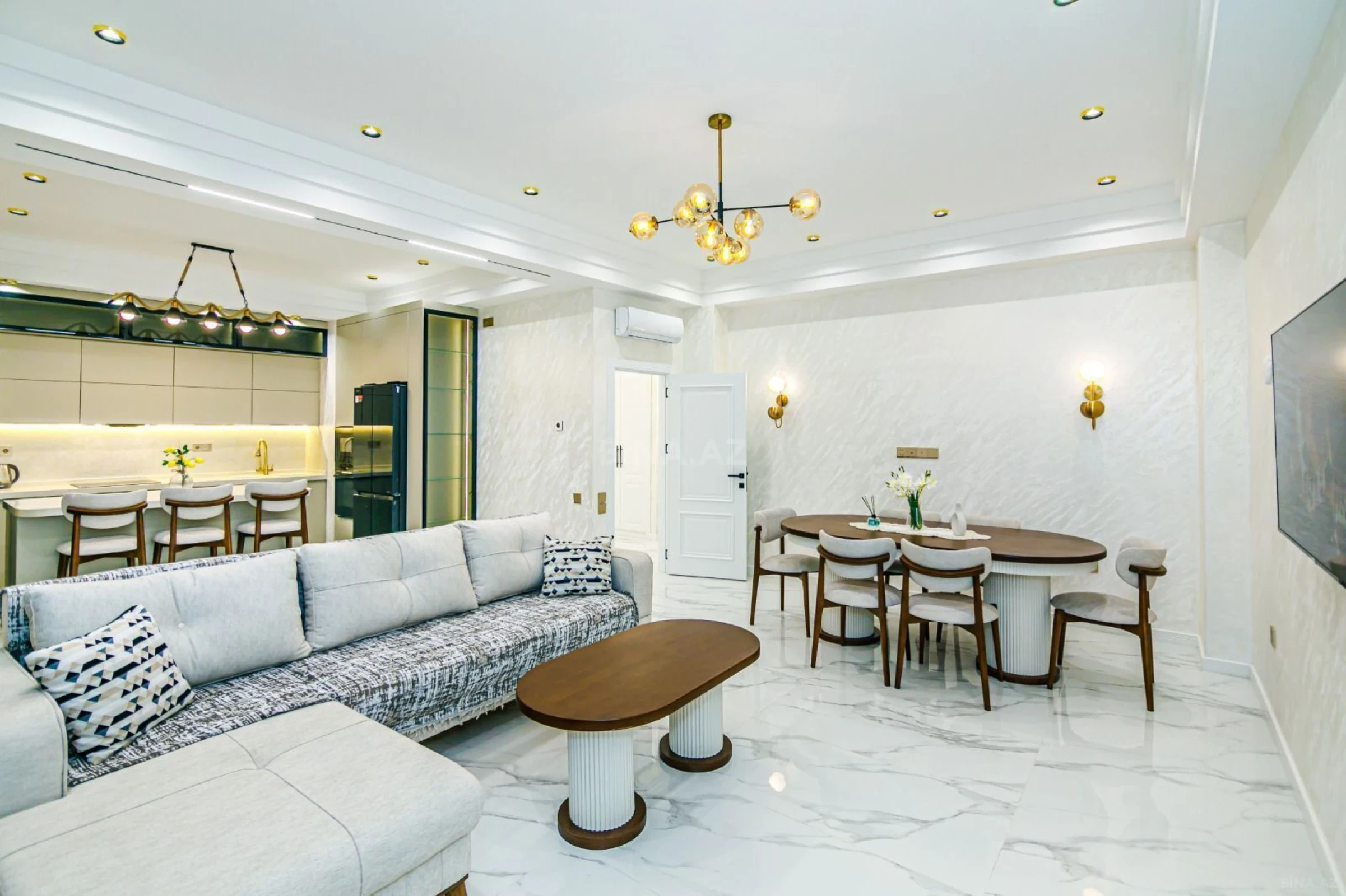Kirayə verilir 4 otaqlı mənzil 145 m²