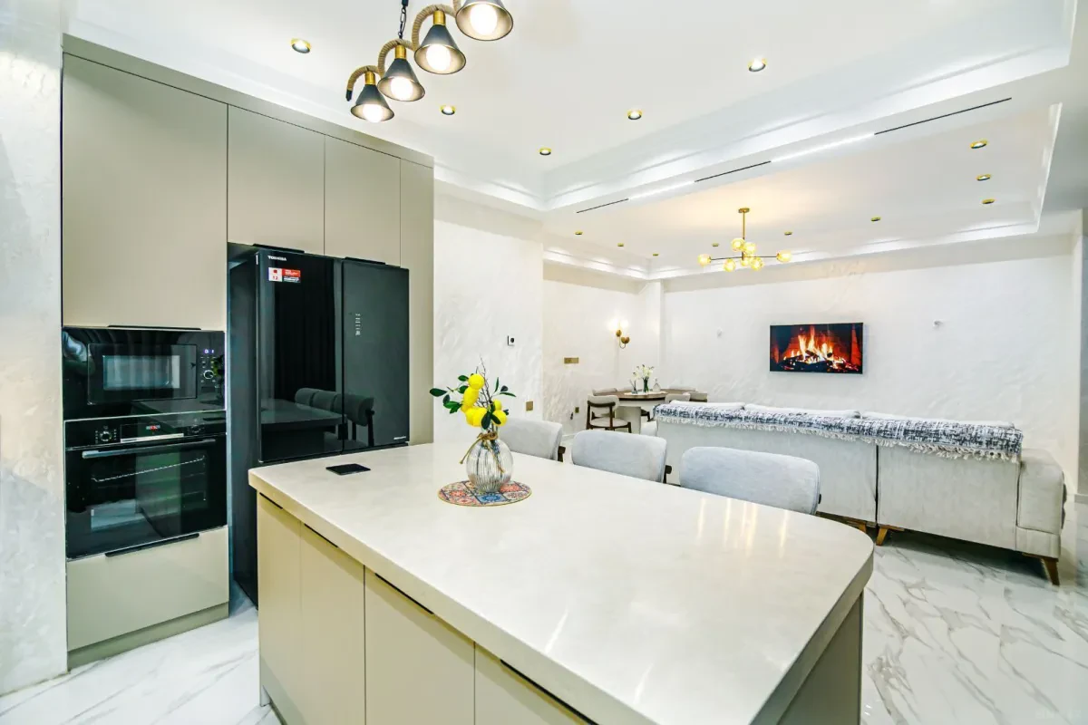Kirayə verilir 4 otaqlı mənzil 145 m²