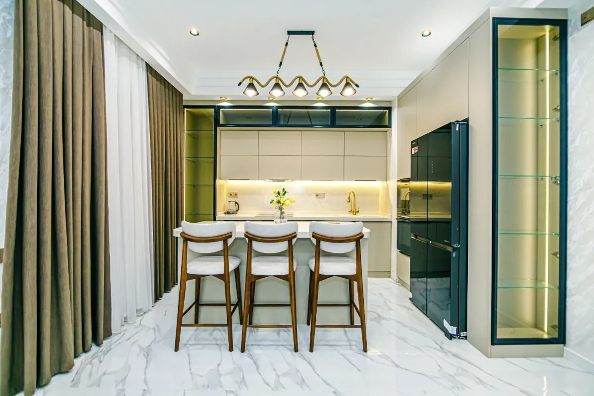 Kirayə verilir 4 otaqlı mənzil 145 m²