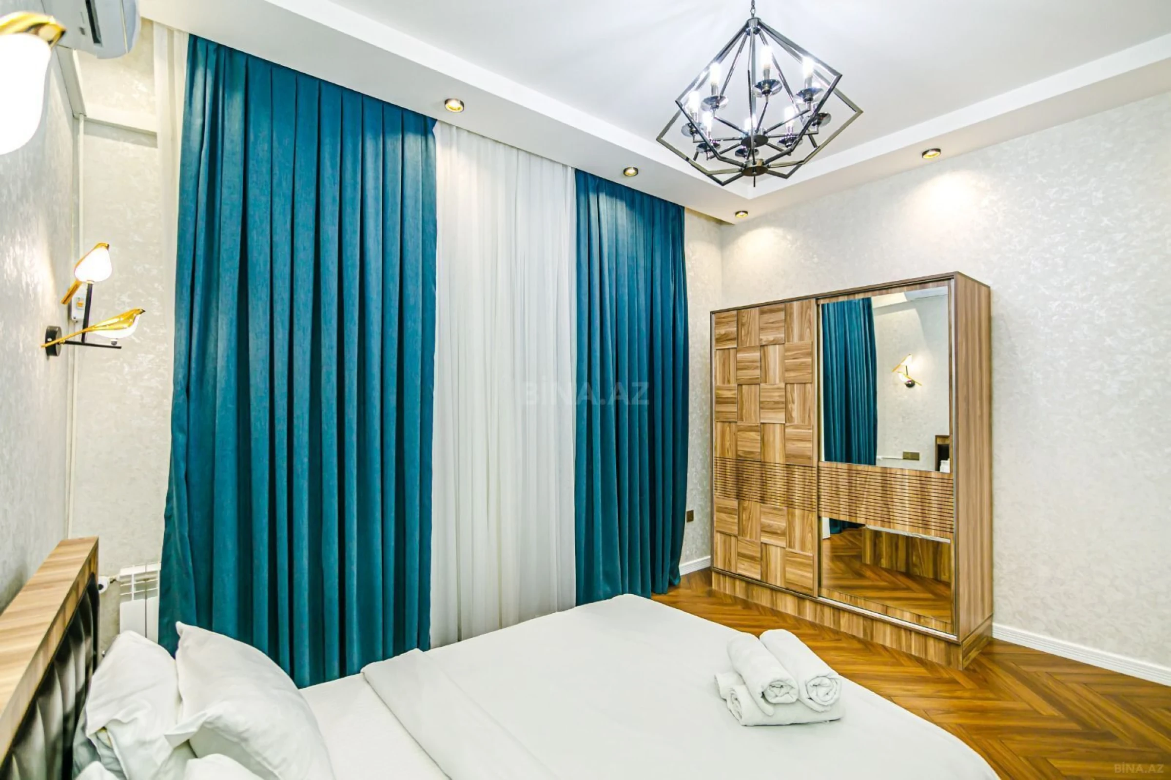 Kirayə verilir 4 otaqlı mənzil 145 m²