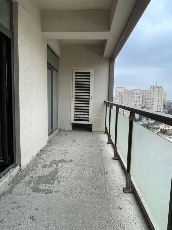 Satılır 3 otaqlı mənzil 185 m²