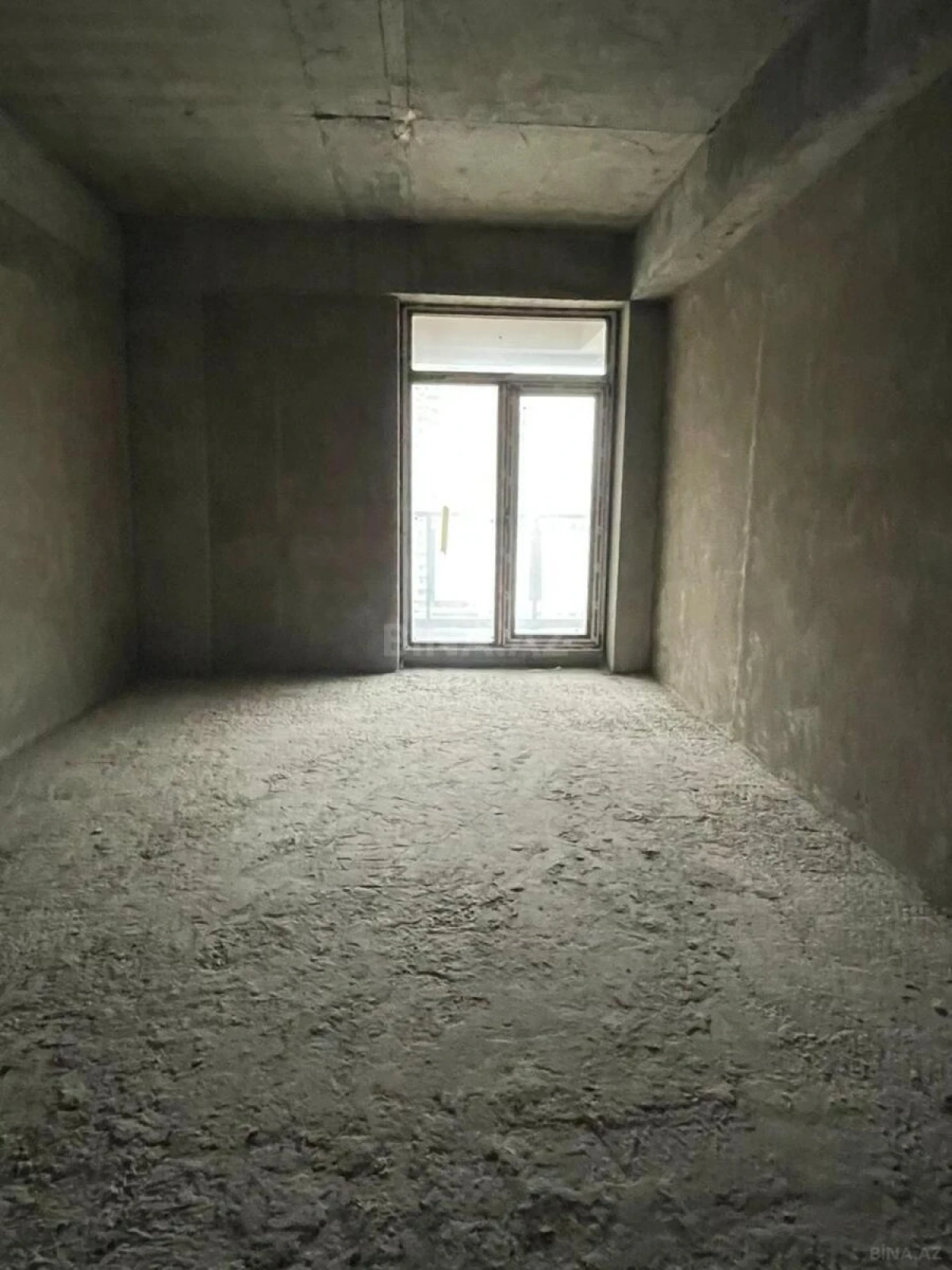 Satılır 3 otaqlı mənzil 185 m²