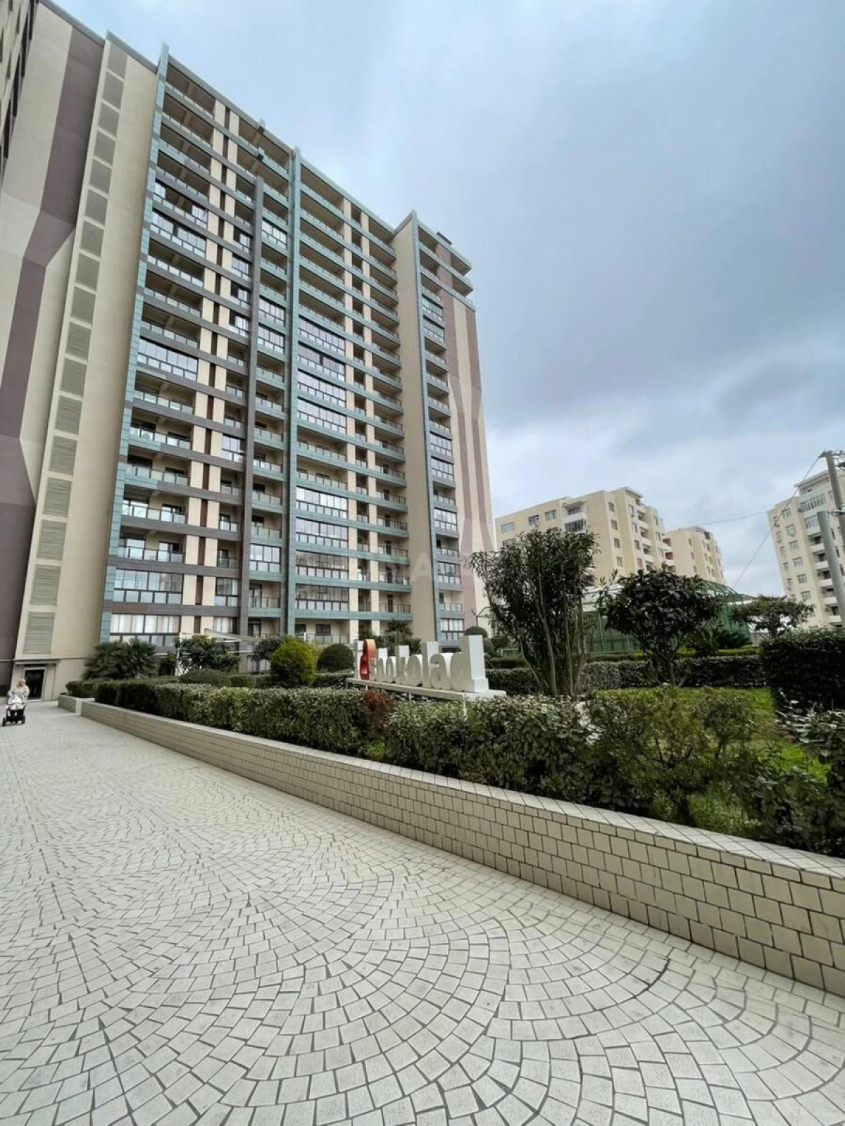 Satılır 3 otaqlı mənzil 185 m²