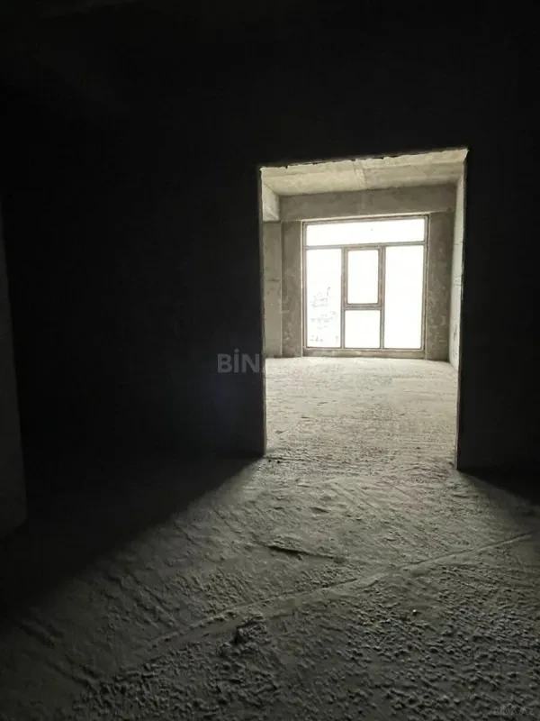 Satılır 3 otaqlı mənzil 185 m²