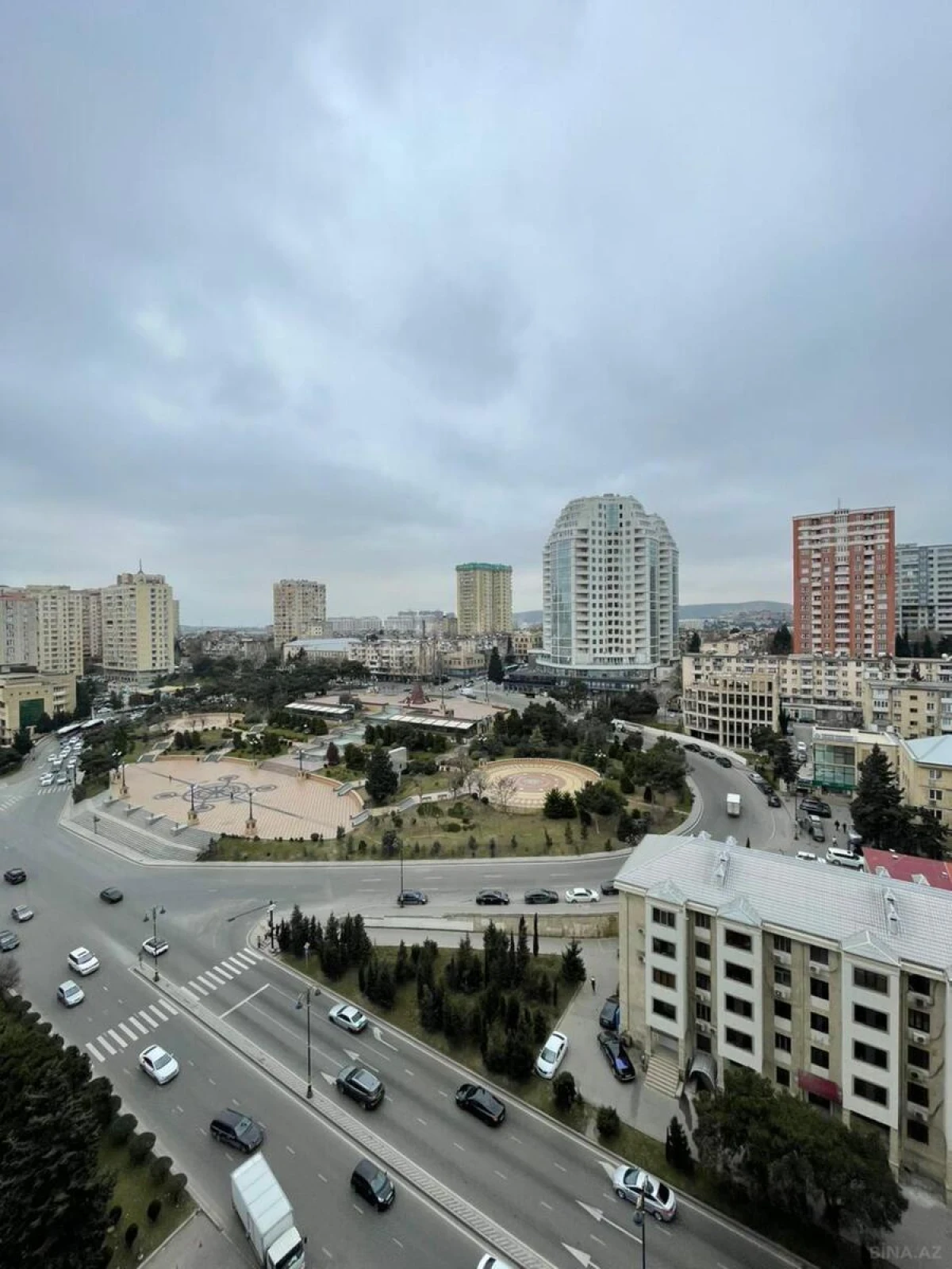 Satılır 3 otaqlı mənzil 185 m²