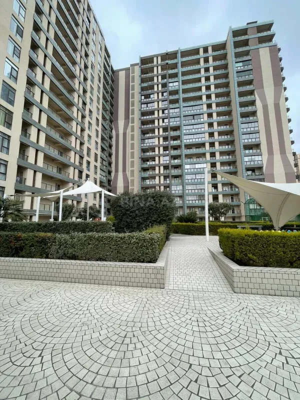 Satılır 3 otaqlı mənzil 185 m²