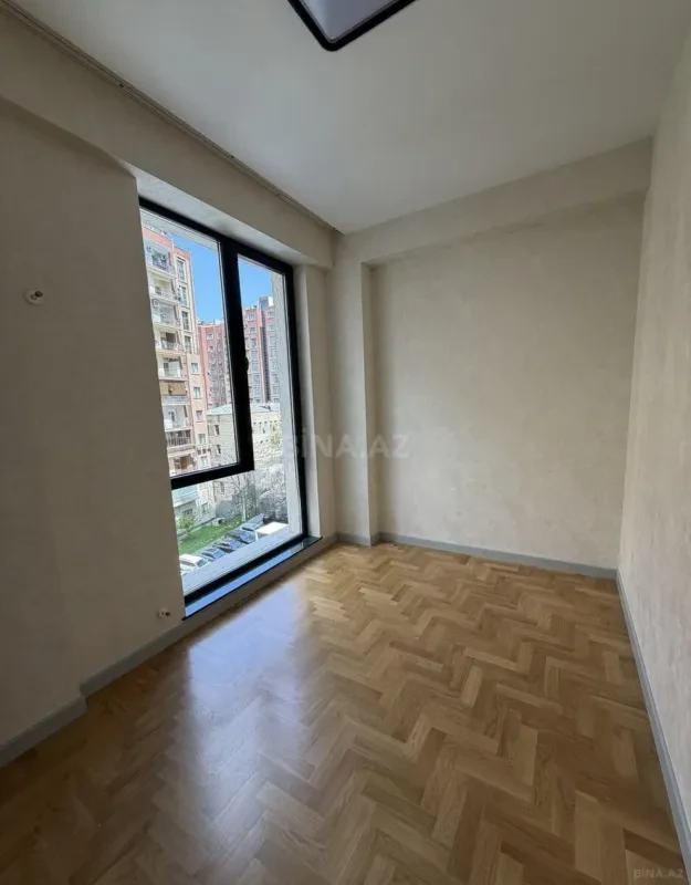 Satılır 4 otaqlı mənzil 117 m²