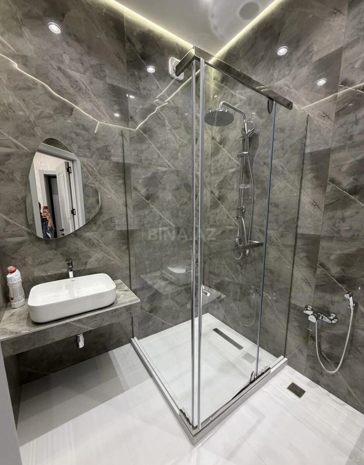 Satılır 4 otaqlı mənzil 117 m²