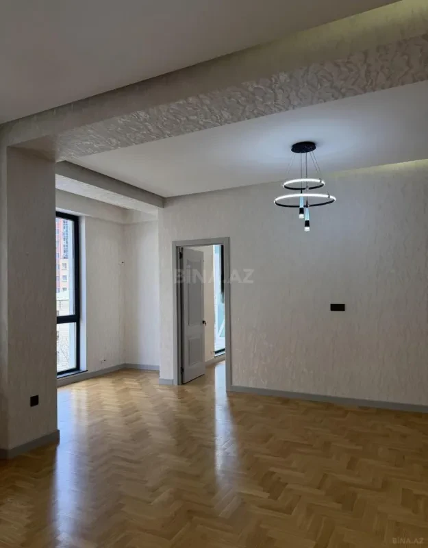 Satılır 4 otaqlı mənzil 117 m²