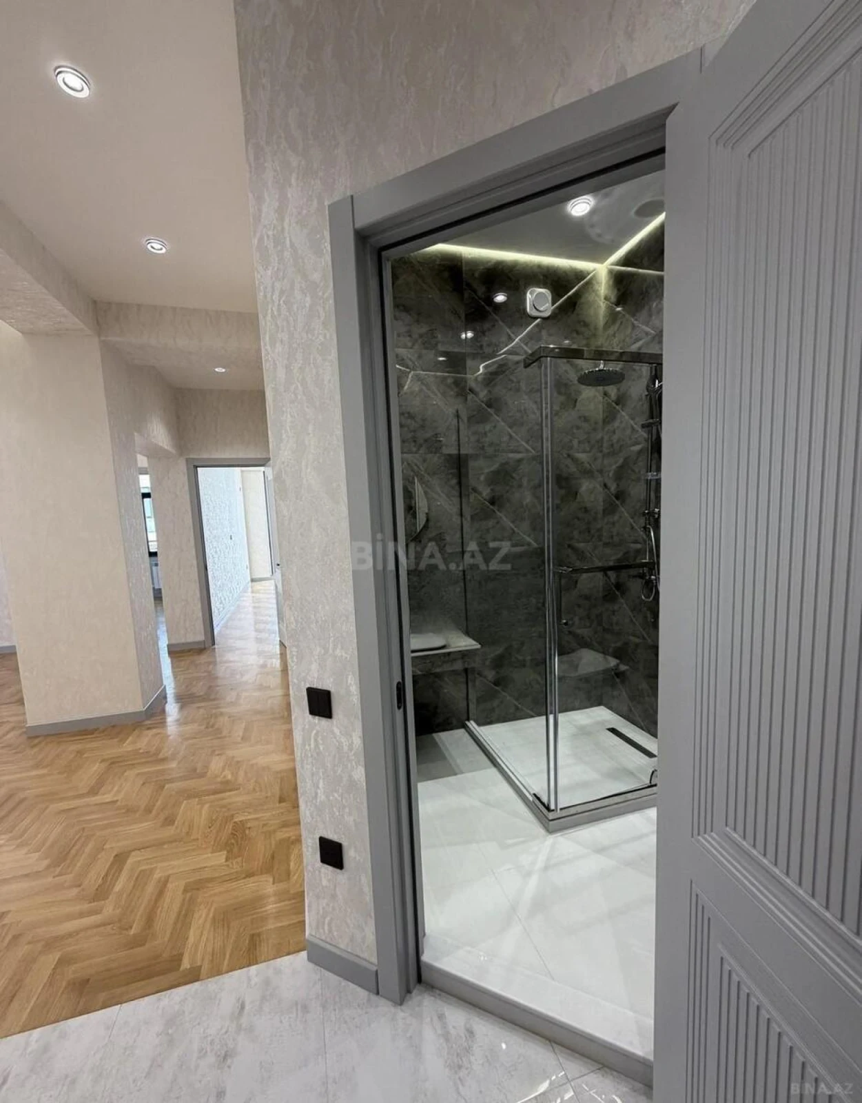 Satılır 4 otaqlı mənzil 117 m²