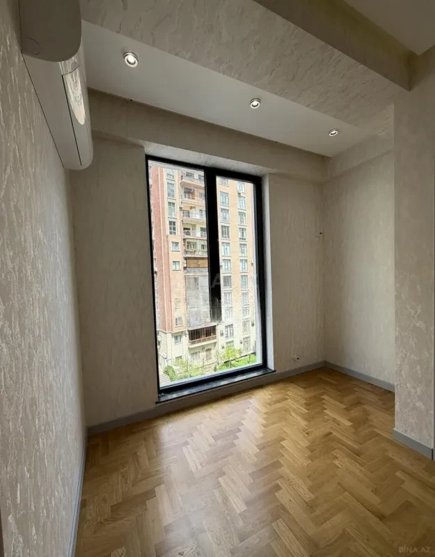 Satılır 4 otaqlı mənzil 117 m²