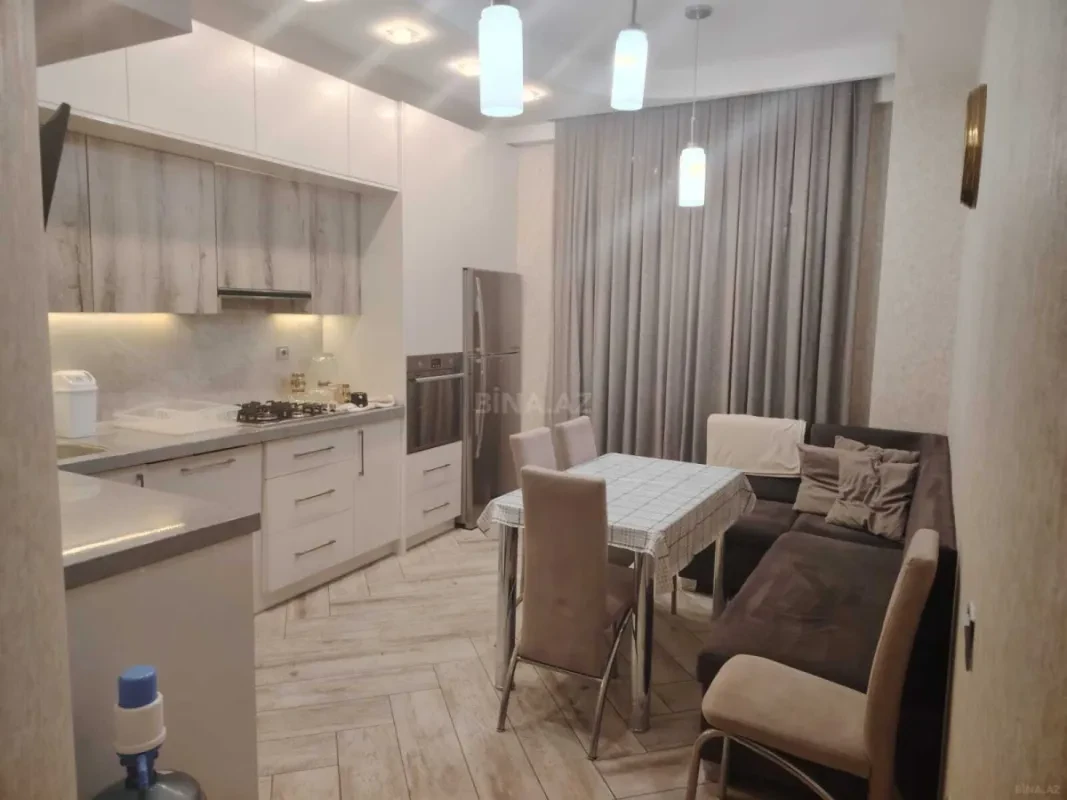 Kirayə verilir 2 otaqlı mənzil 98 m²