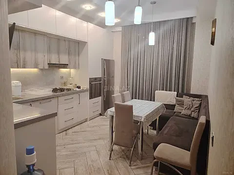 Kirayə verilir 2 otaqlı mənzil 98 m²