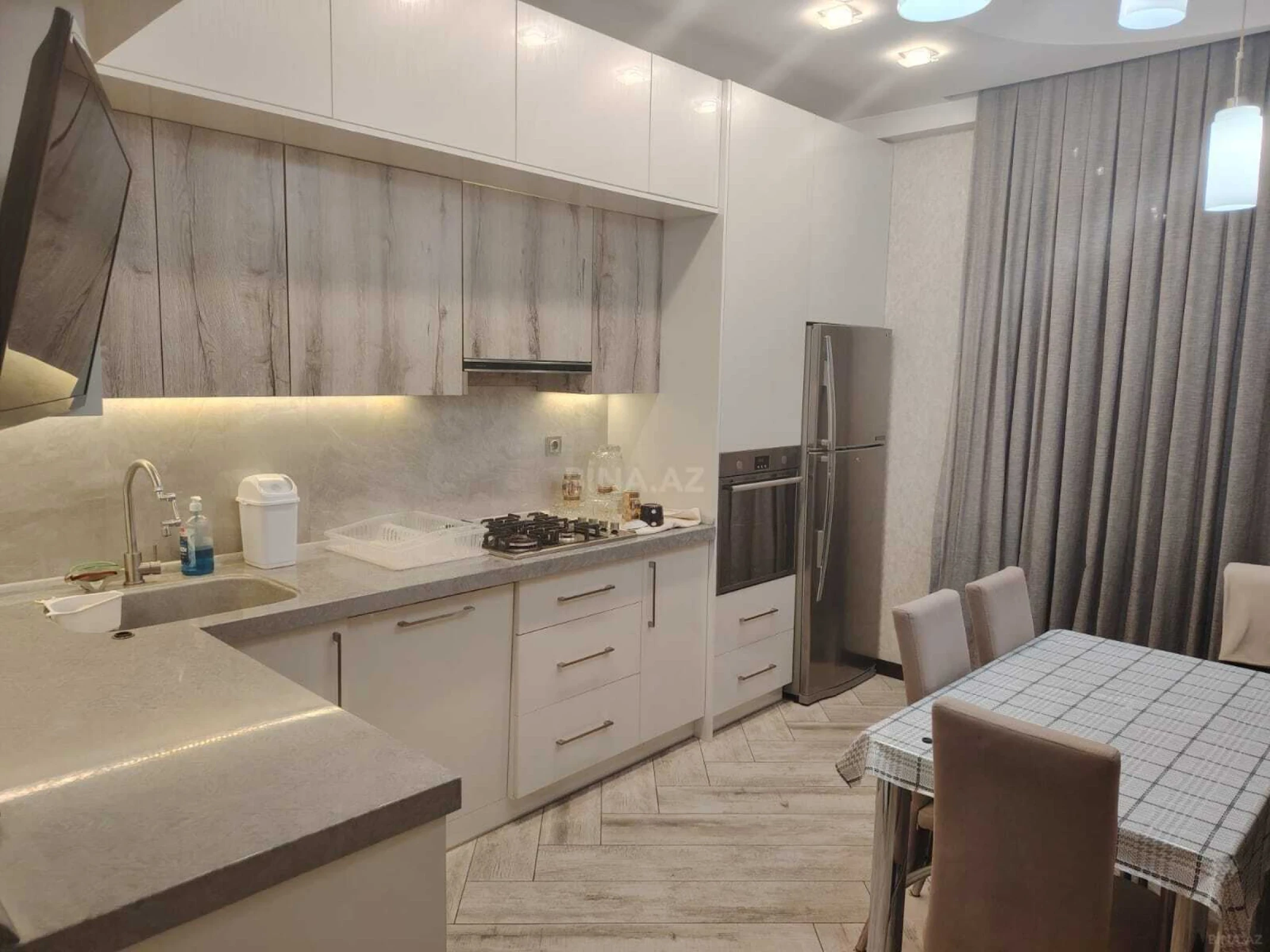 Kirayə verilir 2 otaqlı mənzil 98 m²