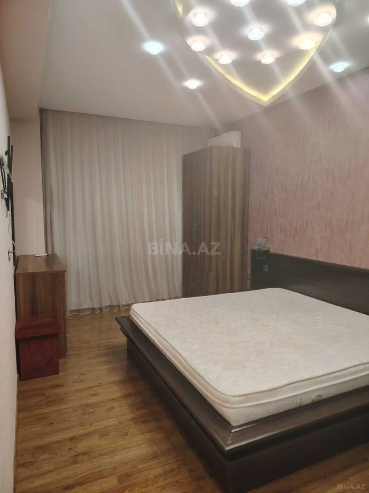 Kirayə verilir 2 otaqlı mənzil 98 m²