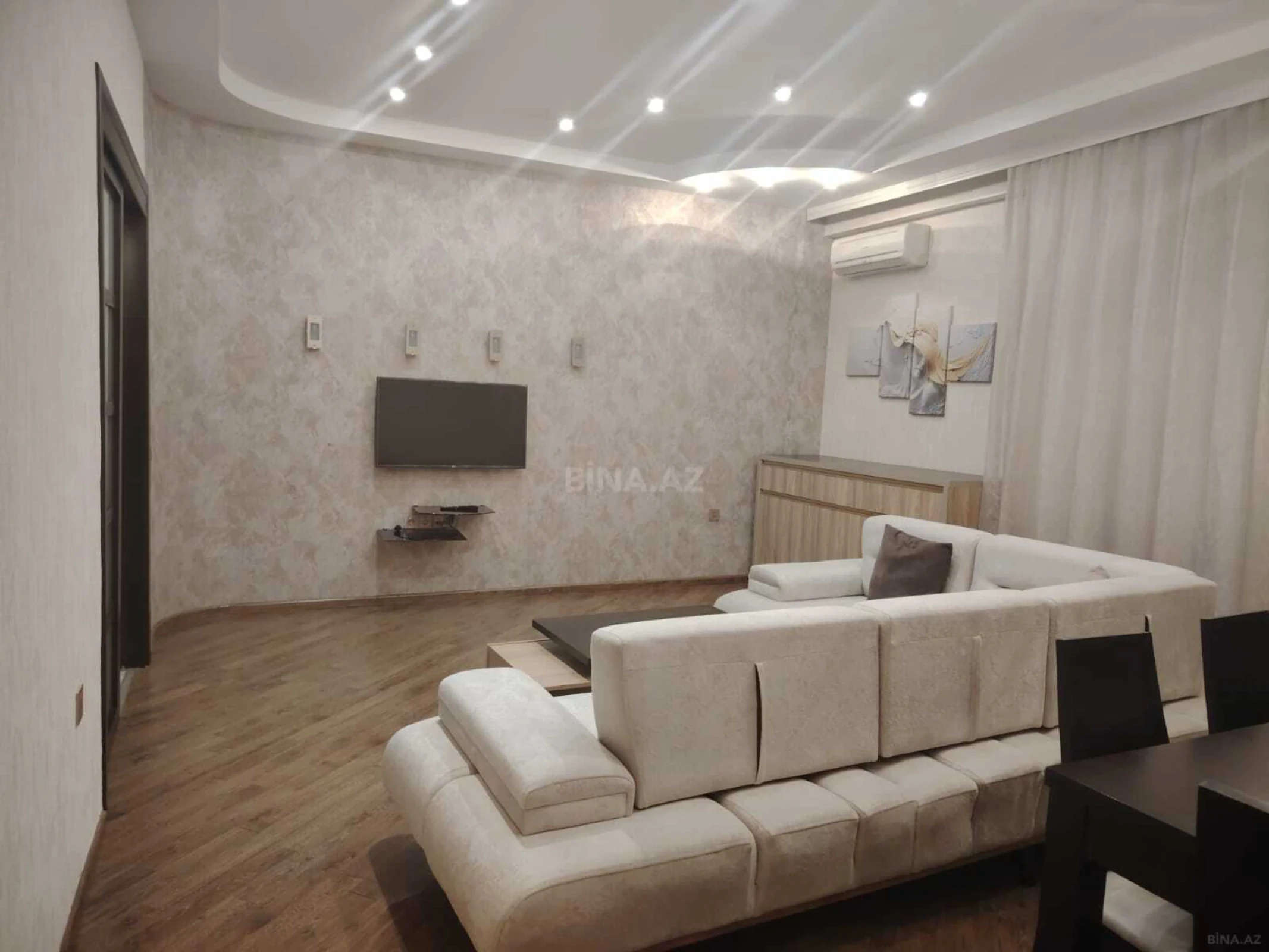 Kirayə verilir 2 otaqlı mənzil 98 m²