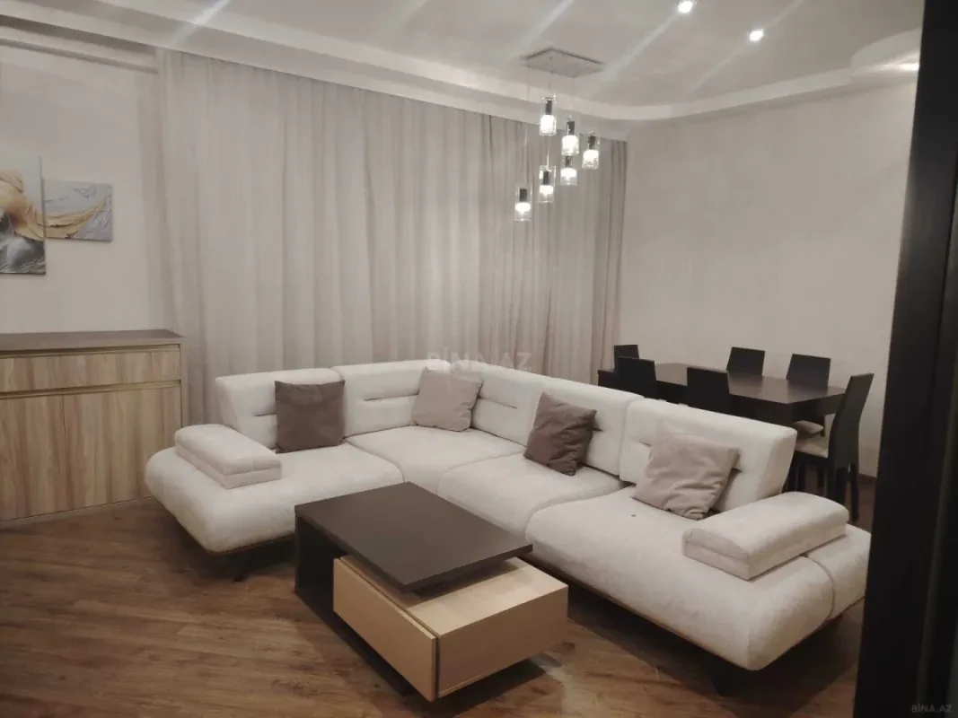 Kirayə verilir 2 otaqlı mənzil 98 m²