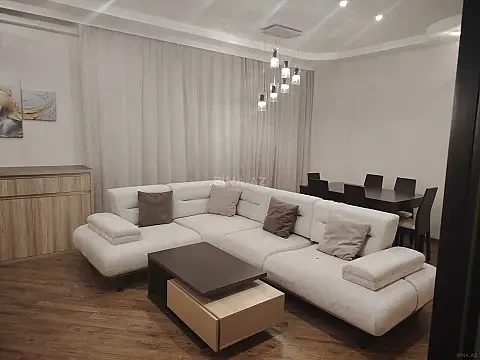 Kirayə verilir 2 otaqlı mənzil 98 m²