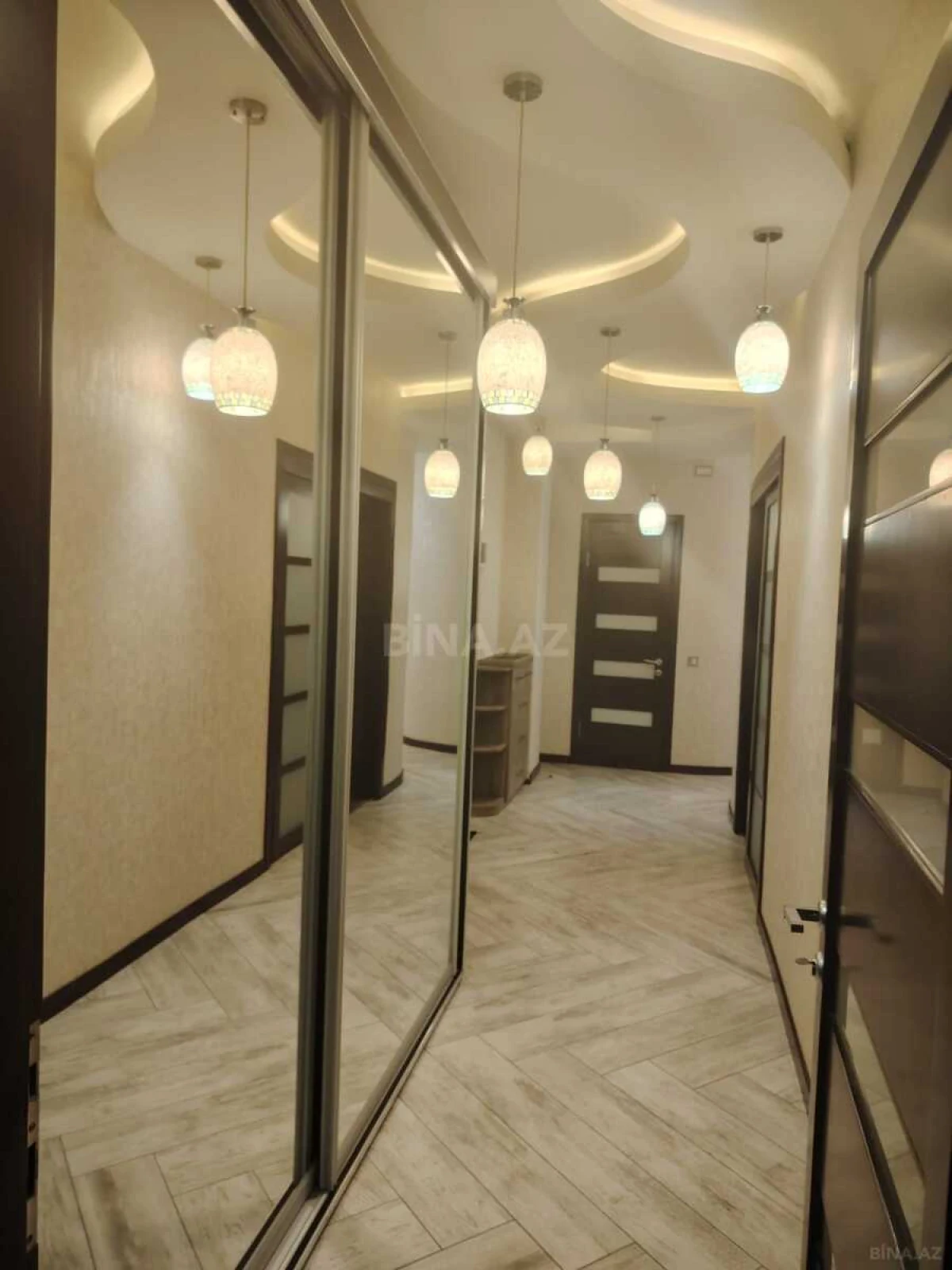 Kirayə verilir 2 otaqlı mənzil 98 m²
