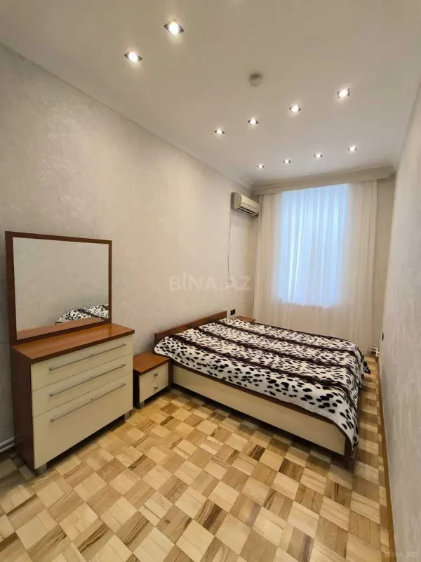 Kirayə verilir 2 otaqlı mənzil 115 m²