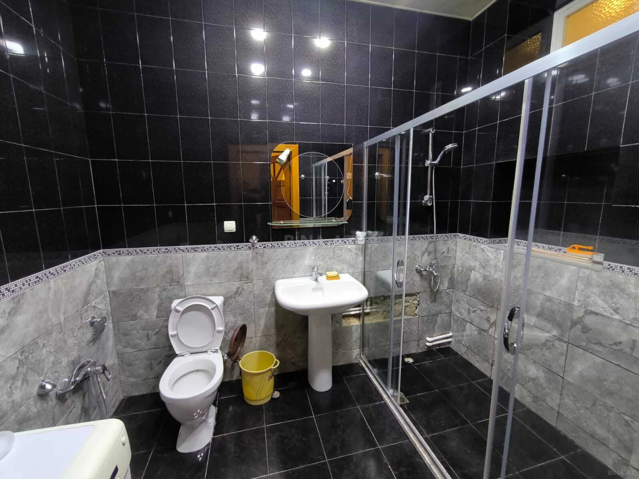 Kirayə verilir 2 otaqlı mənzil 115 m²