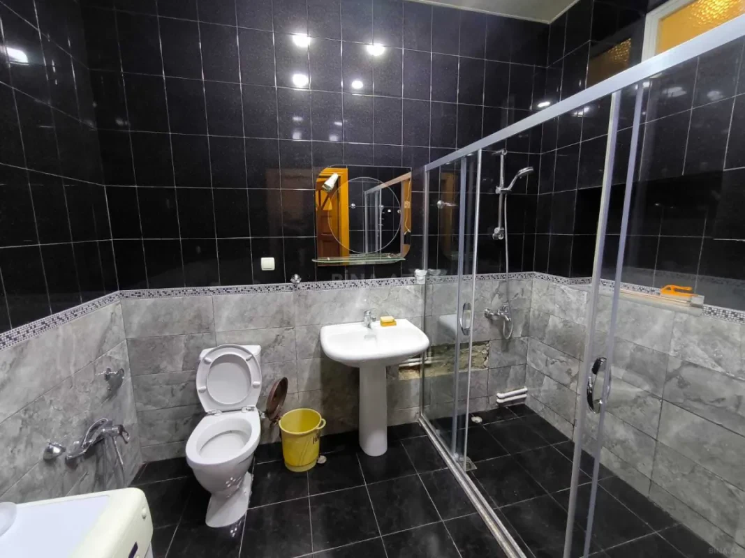 Kirayə verilir 2 otaqlı mənzil 115 m²