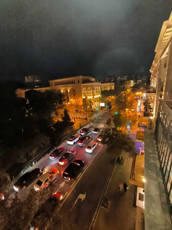 Kirayə verilir 2 otaqlı mənzil 115 m²