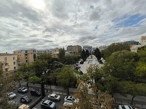 Kirayə verilir 2 otaqlı mənzil 115 m²