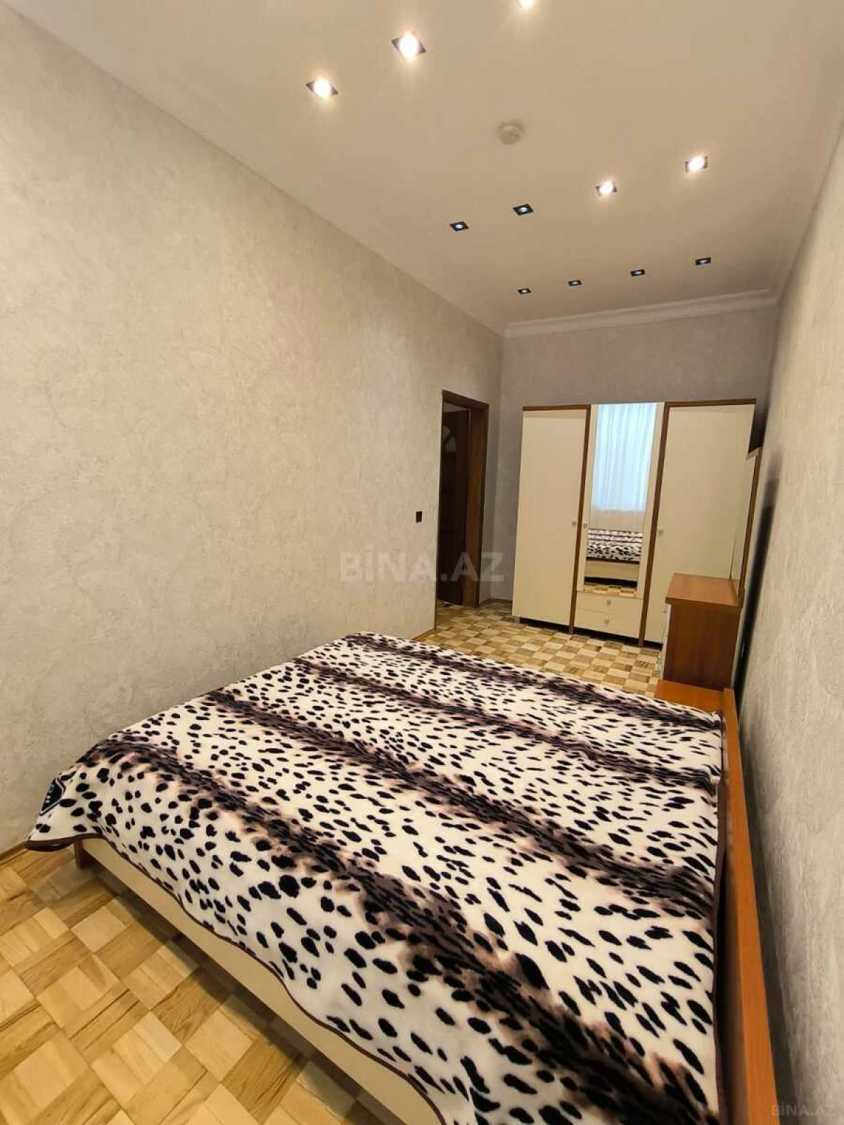 Kirayə verilir 2 otaqlı mənzil 115 m²