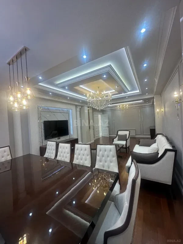 Satılır 4 otaqlı mənzil 174 m²