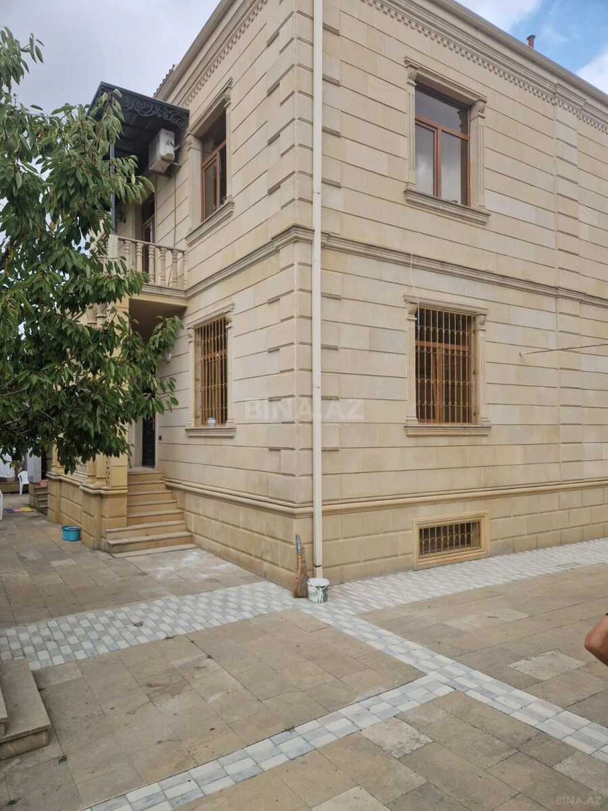 Satılır 7 otaqlı həyət evi 285 m²