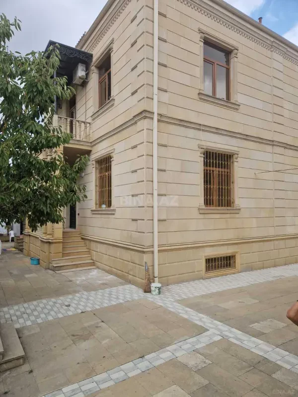 Satılır 7 otaqlı həyət evi 285 m²