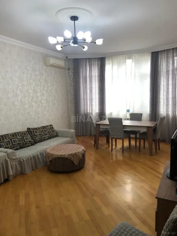 Kirayə verilir 3 otaqlı mənzil 130 m²