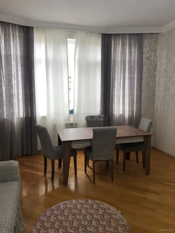 Kirayə verilir 3 otaqlı mənzil 130 m²